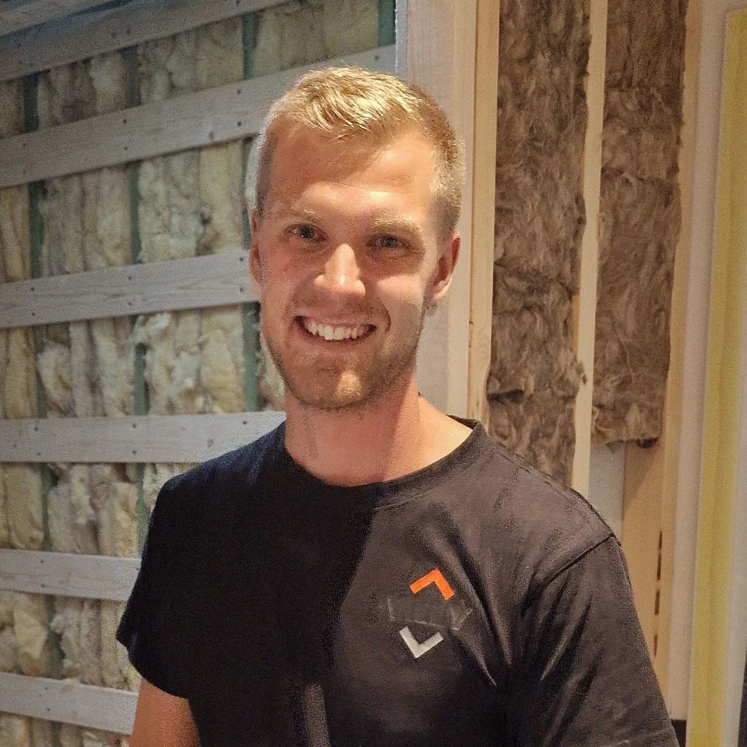 Frederik, Tømrersvend hos Villy's Tømrerforretning