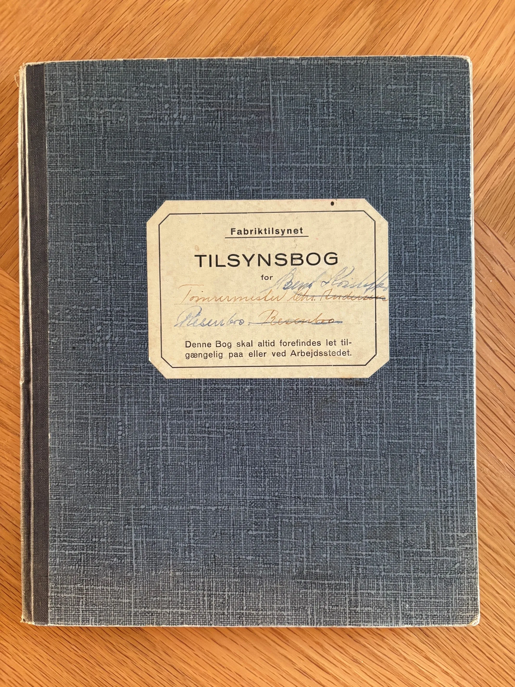 Omslaget til en tilsynsbog fra 1934 for en tømrer- og maskinsnedkeriforretning i Resenbro