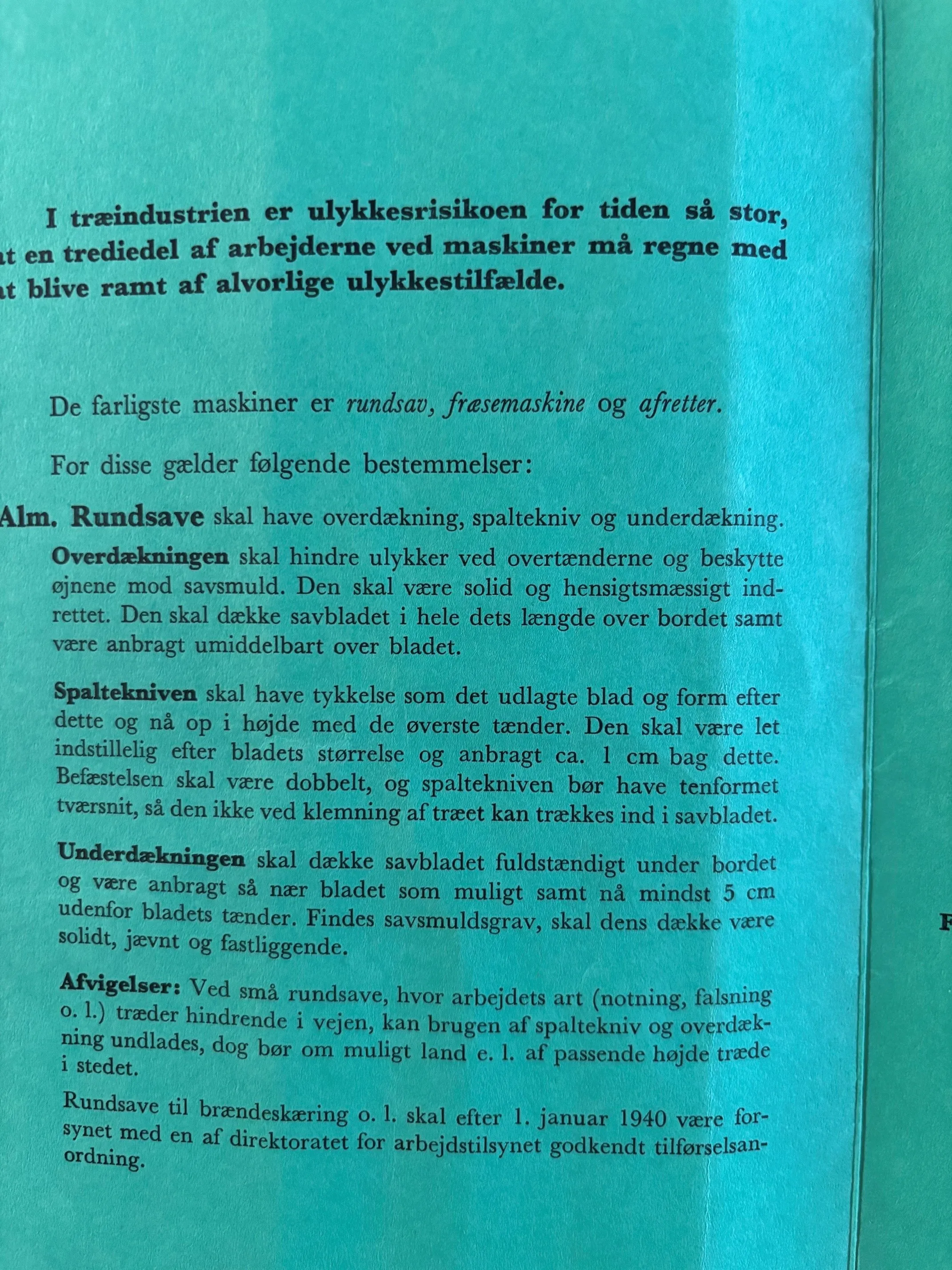 Side fra Arbejdstilsynets hæfte om sikkerhedskrav til rundsave i træindustrien, 1959
