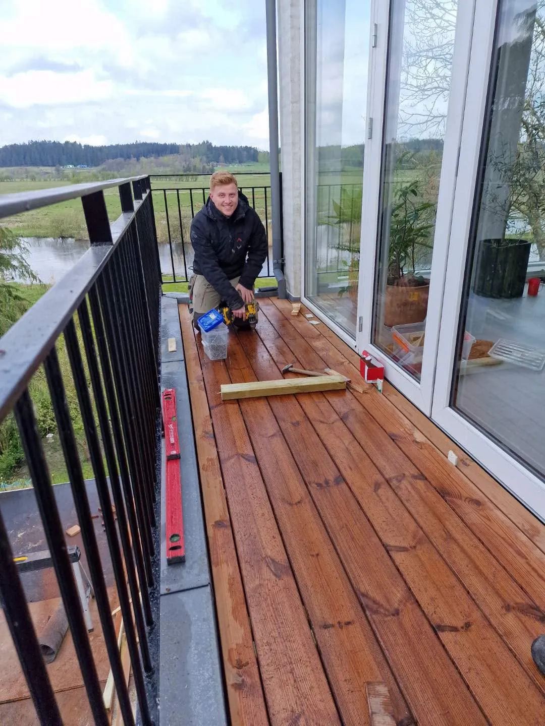 Træterrasse på altan i Silkeborg-området